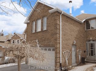 1009 Meadowridge Cres #2-B, Pickering, ON L1V 4Z3