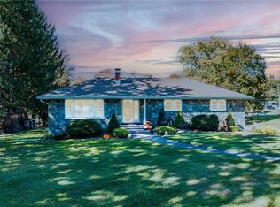 77 Round Hill Rd, Poughkeepsie, NY 12603