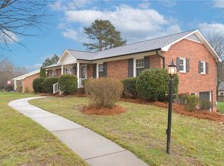 6736 Forest Oak Dr, Clemmons, NC 27012