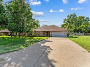 322 Casas Del Sur St, Granbury, TX 76049