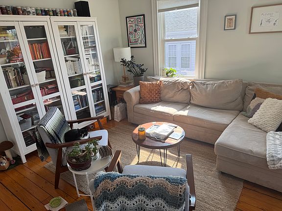 5th image of 37 Evergreen St #1