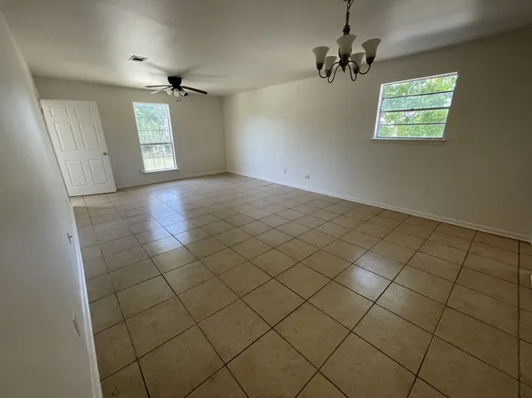 2429 Octavia Dr, Chalmette, LA 70043