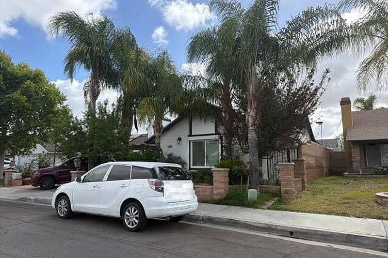 2nd image of 2493 Johnston St