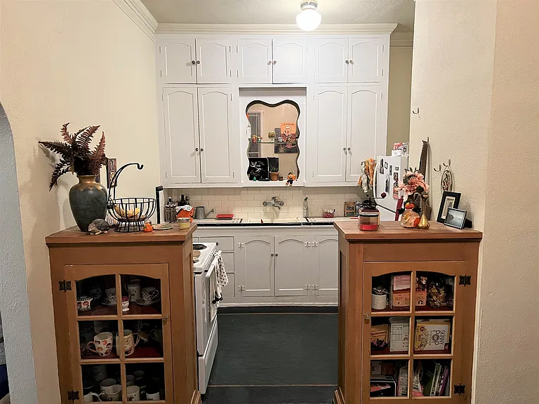 116 W 8th St #6 — Photo 7