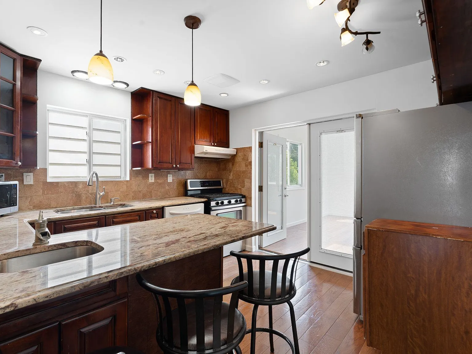 3 bed, 1.0 bath, $2,800 — Photo 4
