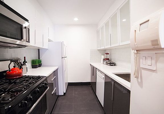 5th image of 179 Grand St APT 2E