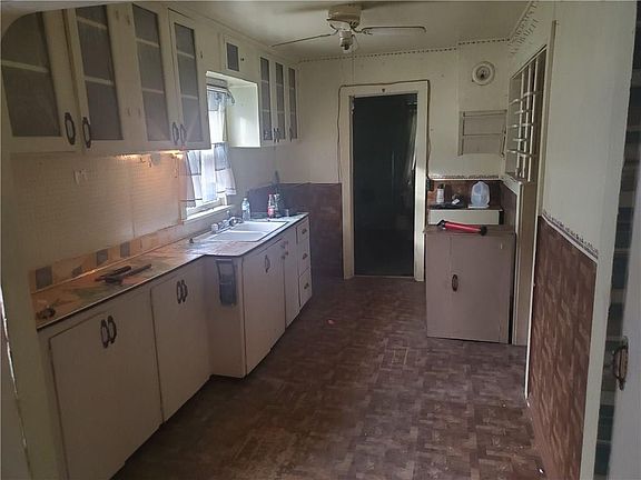 2nd image of 621 N 15th St