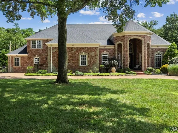 11 Summerhill Ln, Chesterfield, MO 63017