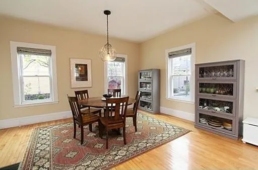 155 Oak St — Photo 2