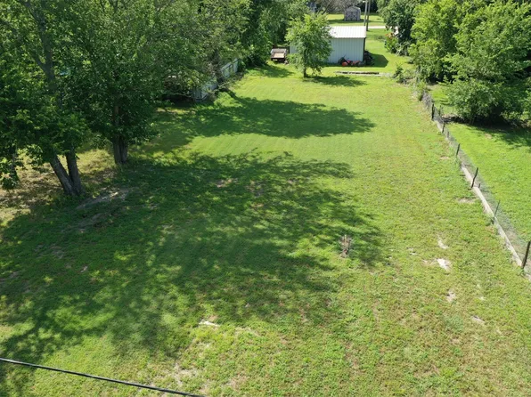 304 E Crump St, Saint Jo, TX 76265