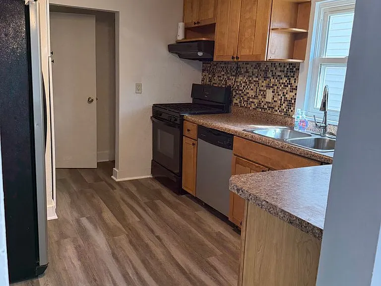 2304 Clark St — Photo 11