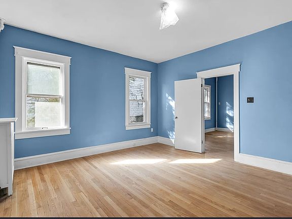 2nd image of 746 N Washington St APT 1