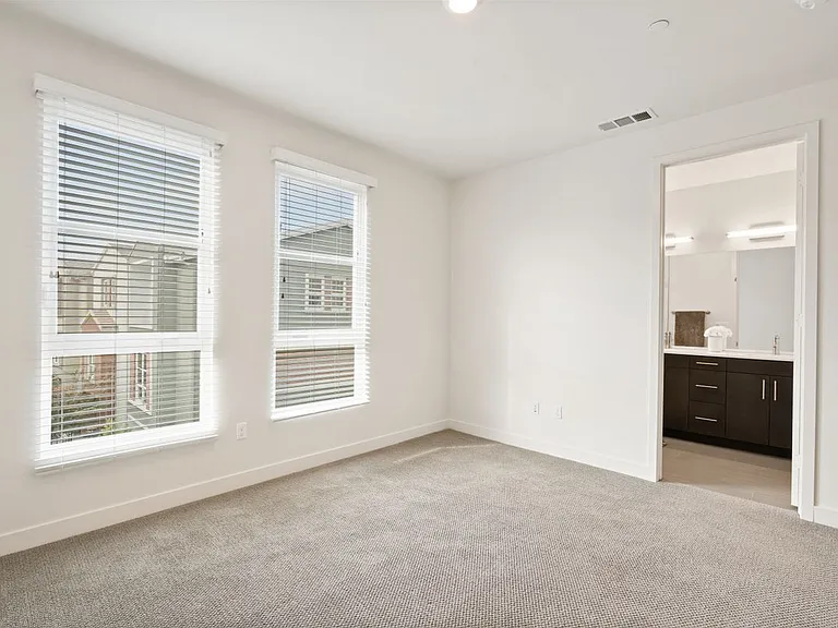 2700 E Chaucer St #14 — Photo 26