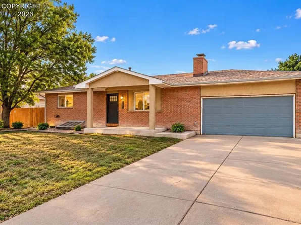 911 Candytuft Blvd, Pueblo, CO 81001