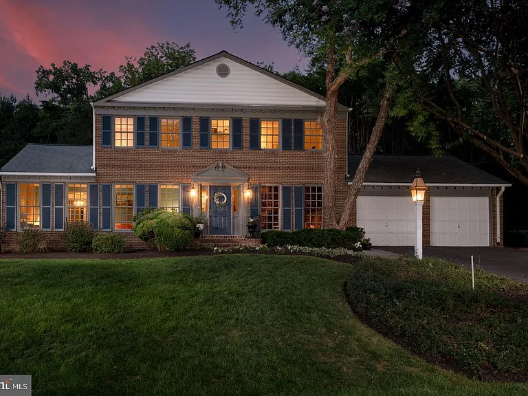 1197 Meadow Green Ln — Photo 1