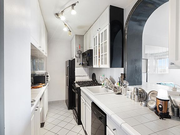 2nd image of 225 Saint Pauls Ave APT 8B