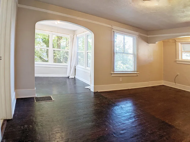 227 NW 11th St #4 — Photo 2