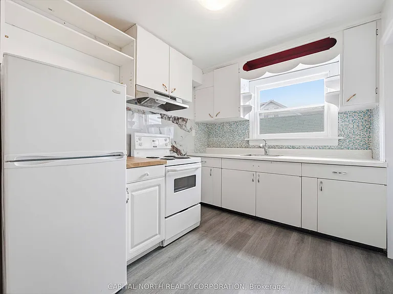 129 Brenda Cres — Photo 7
