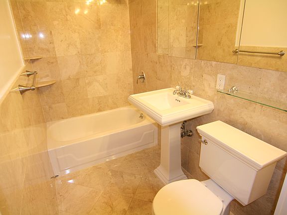 3rd image of 450 W 50th St APT 3R