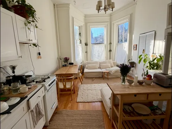 124 Willoughby Avenue image 1 of 5