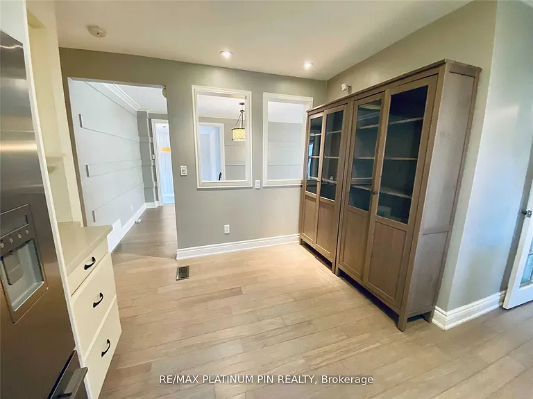 15 Whitelock Cres — Photo 8
