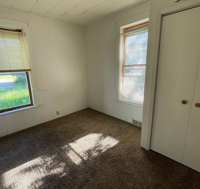BR122X 122 Broadway St Eau Claire, WI Zillow Apartments for Rent