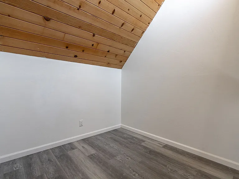 3214-3216 Rockview Place — Photo 14