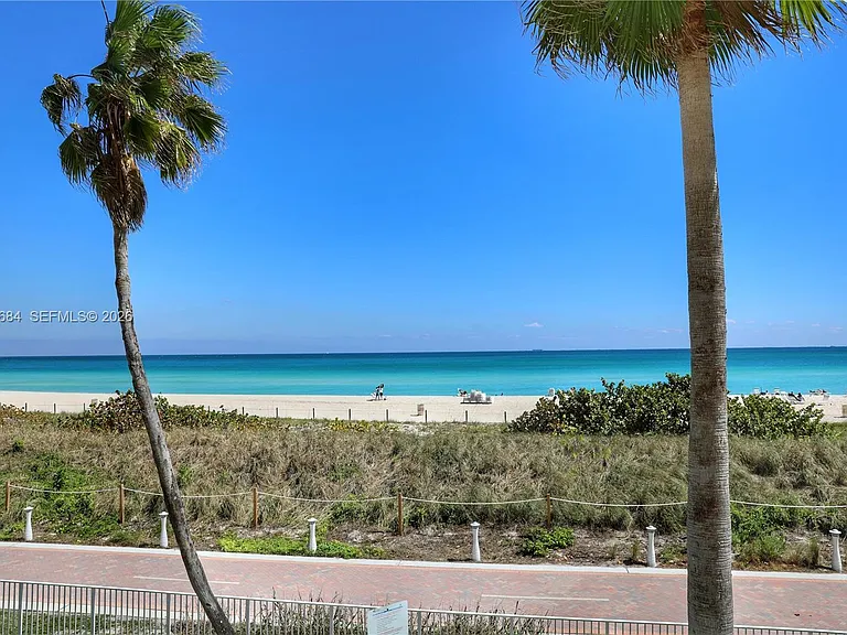 5601 Collins Ave #1423 — Photo 1
