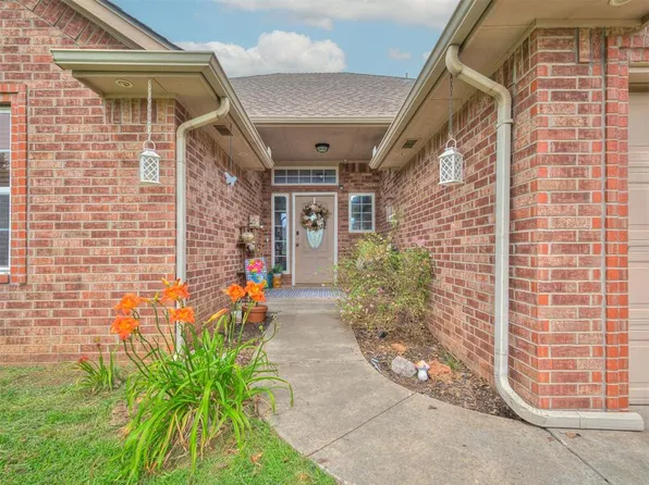 1801 Wagon Trail Blvd, Harrah, OK 73045