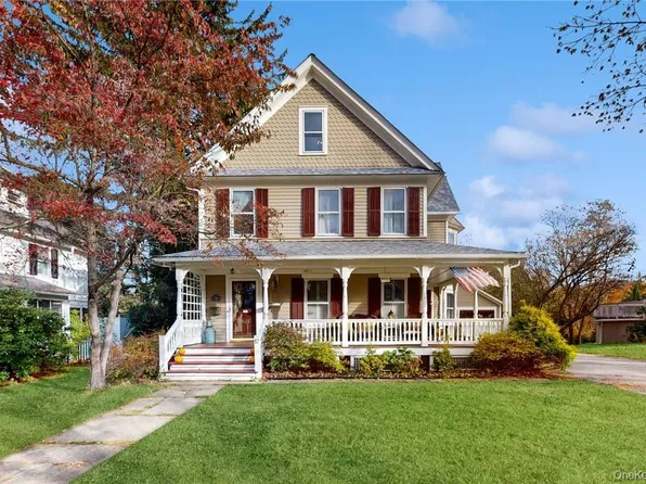 17 Clinton Avenue, Warwick, NY 10990