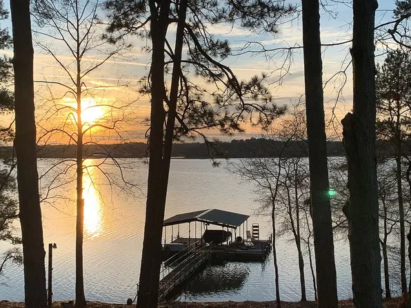 253 Oak Hill Rd, Hartwell, GA 30643