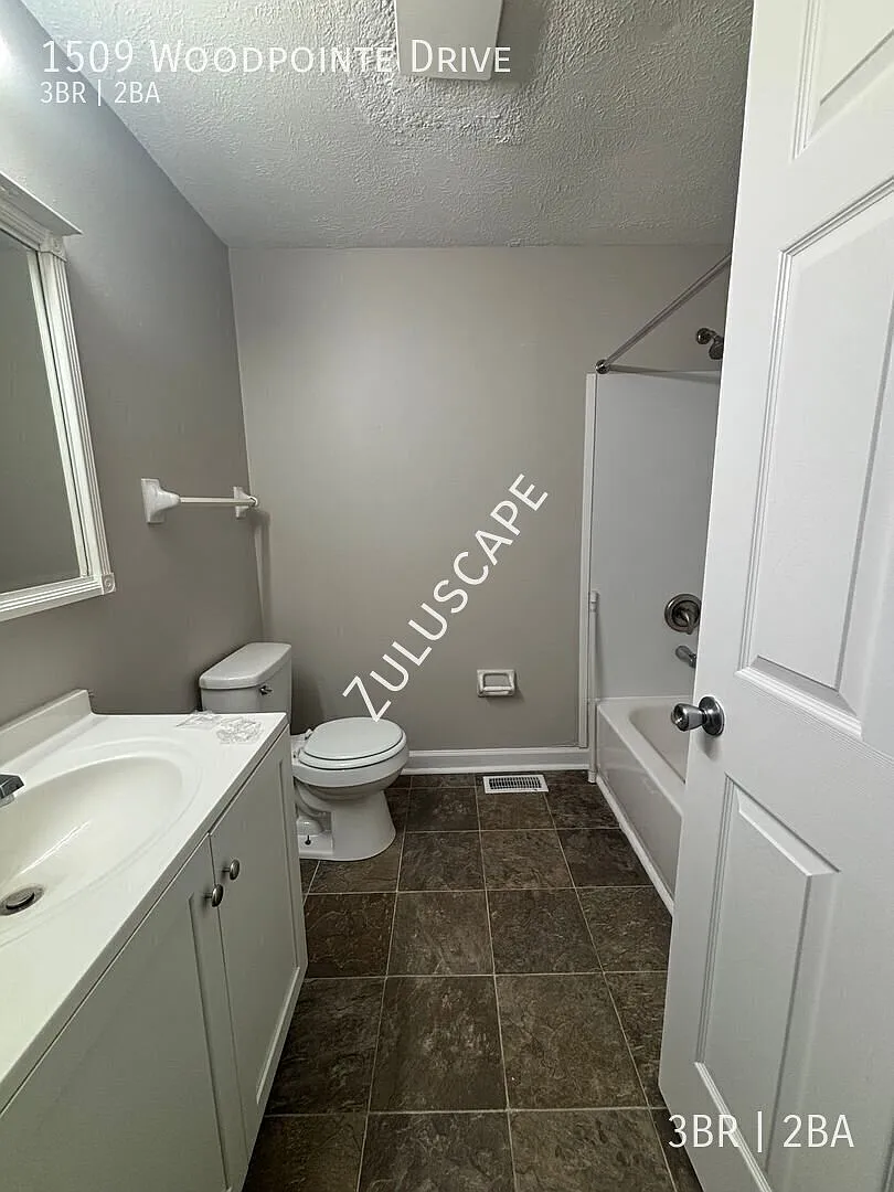 1509 Woodpointe / 3 bed 2 bathroom Tri-level home in Wayne Township — Photo 4