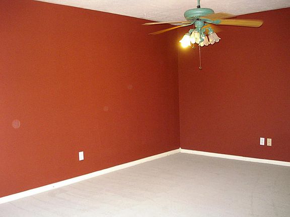 4th image of 2426 Ashmont Dr