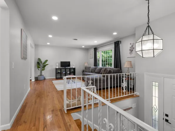 11 Warwick Drive, New Milford, CT 06776