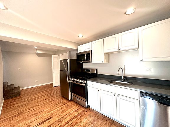 4th image of 1620 N Marshfield Ave #2R