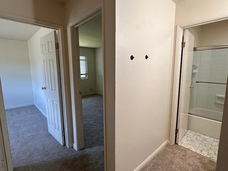 1047 Mohr Ln #B — Photo 15