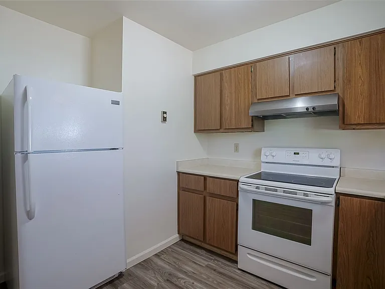 645 Ash St — Photo 9