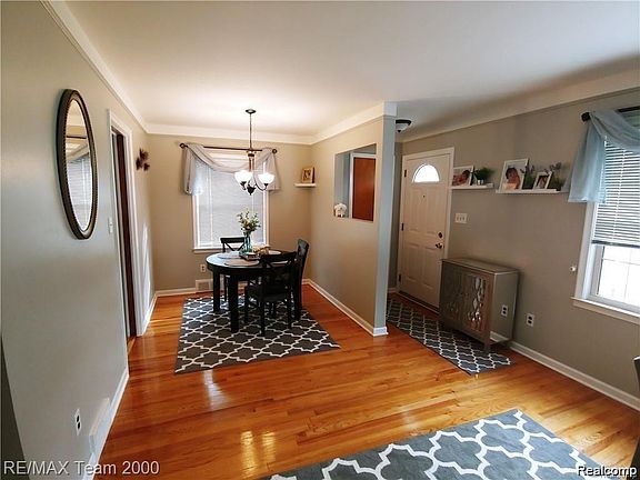 2nd image of 1729 Walnut St
