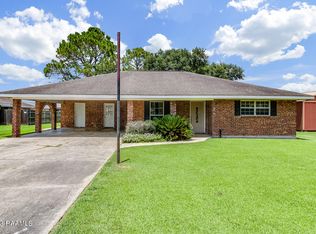 819 East E, Rayne, LA 70578