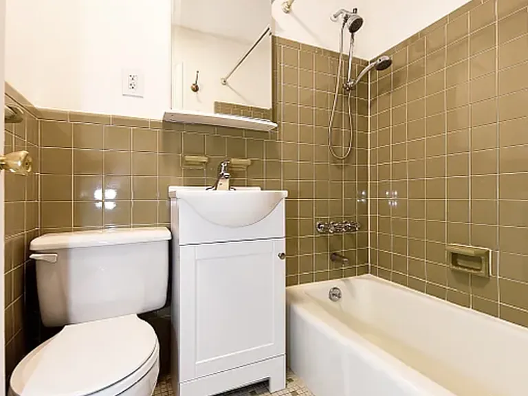 405 W 21st St #1RE — Photo 8