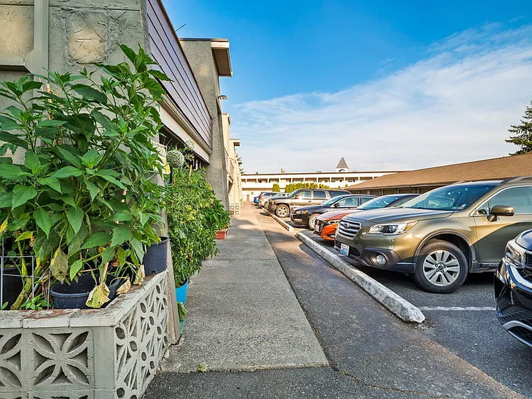 Skandi Villa in Edmonds | Boutique Apartments with Modern Touches | 1 MONTH FREE! — Photo 10