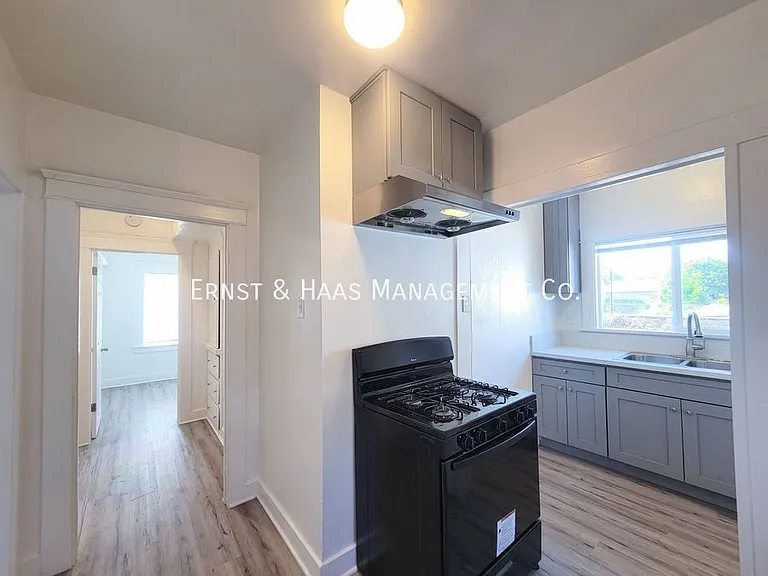 2068 Linden Ave — Photo 6