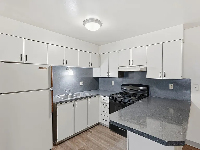 Christopher Village Apartments — Photo 15