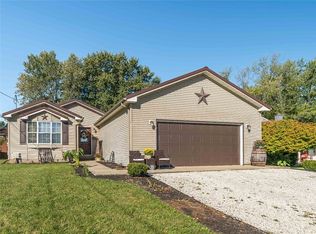 210 Lyndhurst Dr, Piqua, OH 45356
