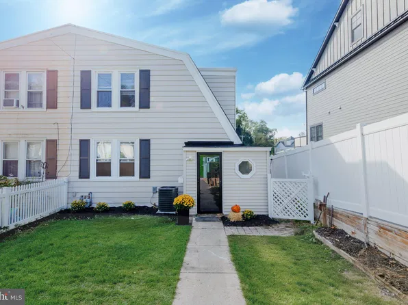 202 N Aberdeen Ave, Wayne, PA 19087
