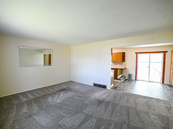 5th image of 1304 3rd Ave NW