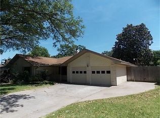 2101 Mockingbird Ln, Baytown, TX 77520