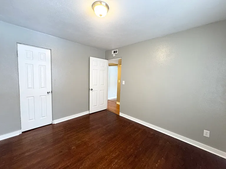 2042 NW 25th St #15 — Photo 22