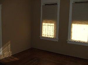 5th image of 936 Crockett St