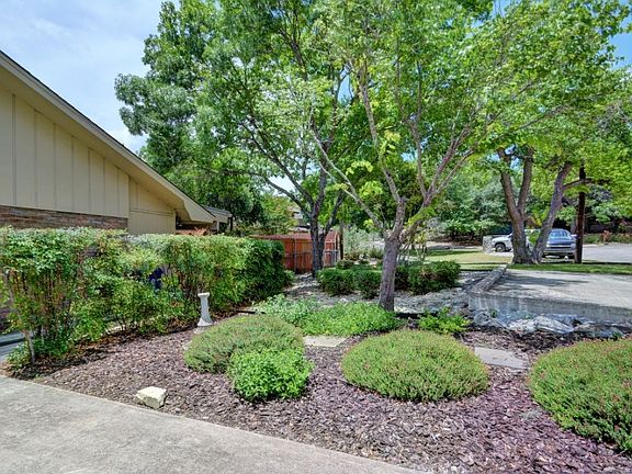 5th image of 1309 Warbler Dr